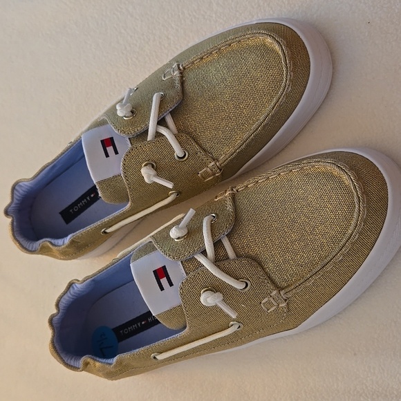 Tommy Hilfiger Women's Lace-Up Slip-On Gold Shimmer Boat Shoes Size 7.5 - Picture 1 of 8